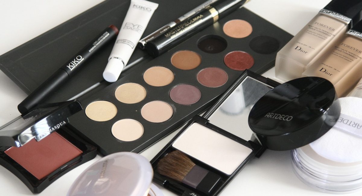 cosmetics-1063134_1280