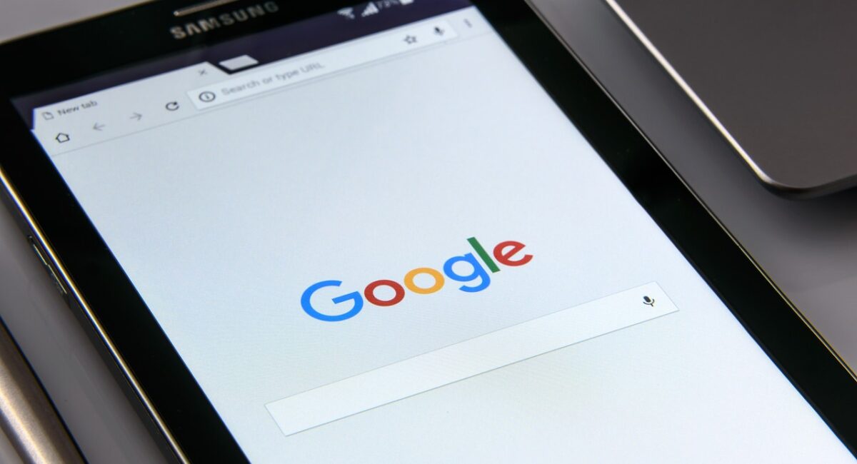 google-on-your-smartphone-1796337_1280